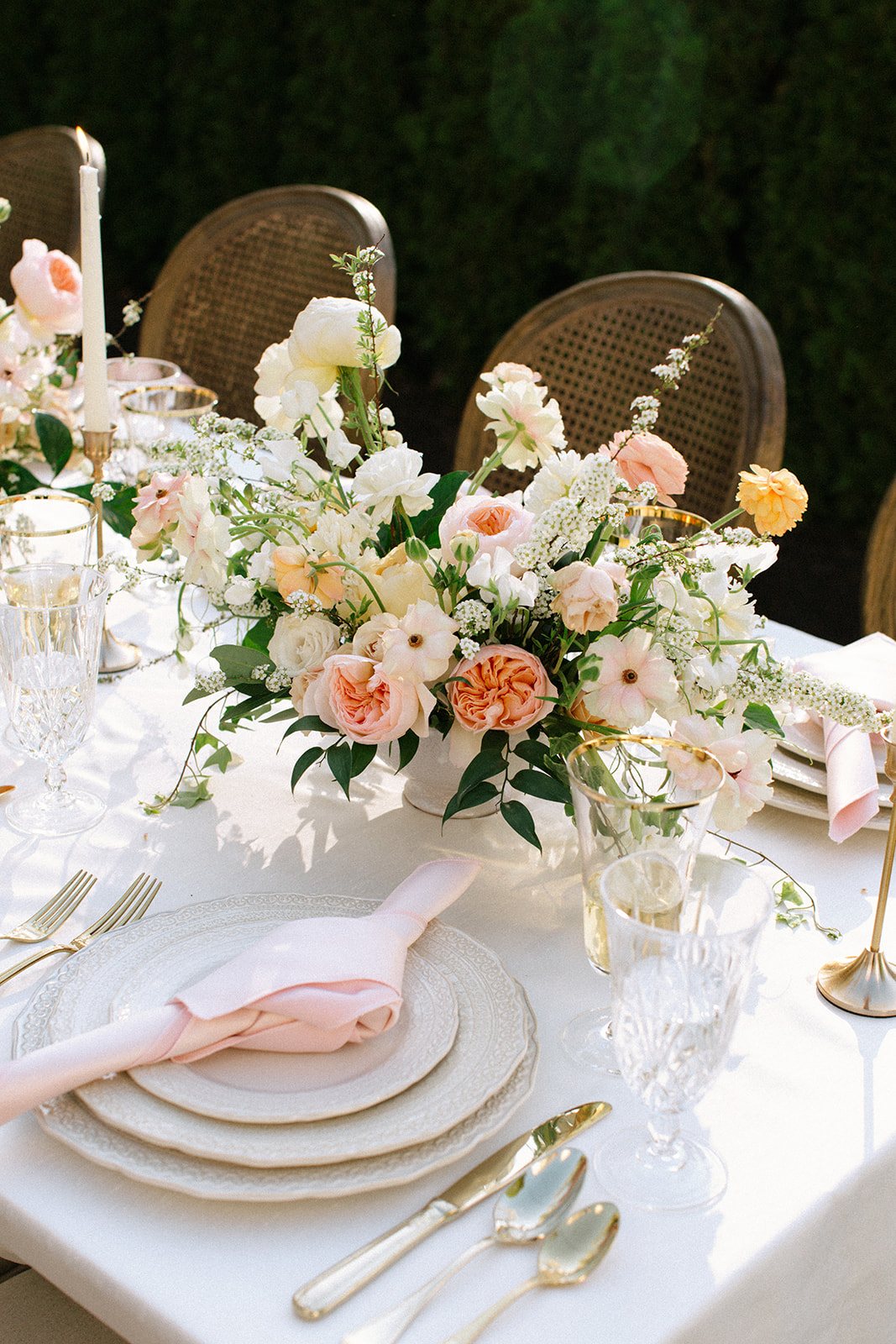 Peach and blush centerpiece on a set reception table